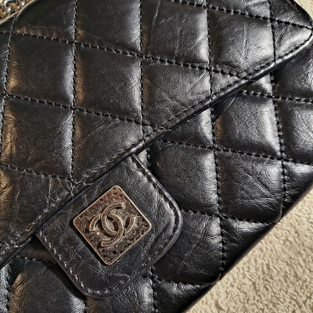 CHANEL Black Quilted Leather Clutch with Chain - Picture 3 of 11